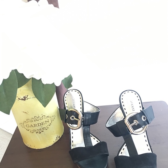 Heels - Picture 3 of 4